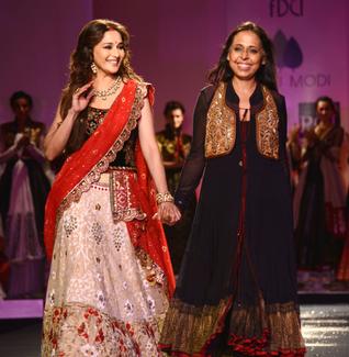 Madhuri flaunts Bengal magic 